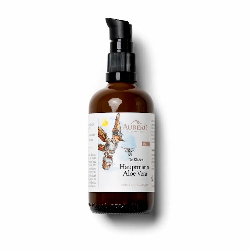 Braune Pumpflasche Auberg Dr. Klade's Hauptmann Aloe Vera, kühlende Emulsion mit Vogel-Illustration auf dem Etikett.