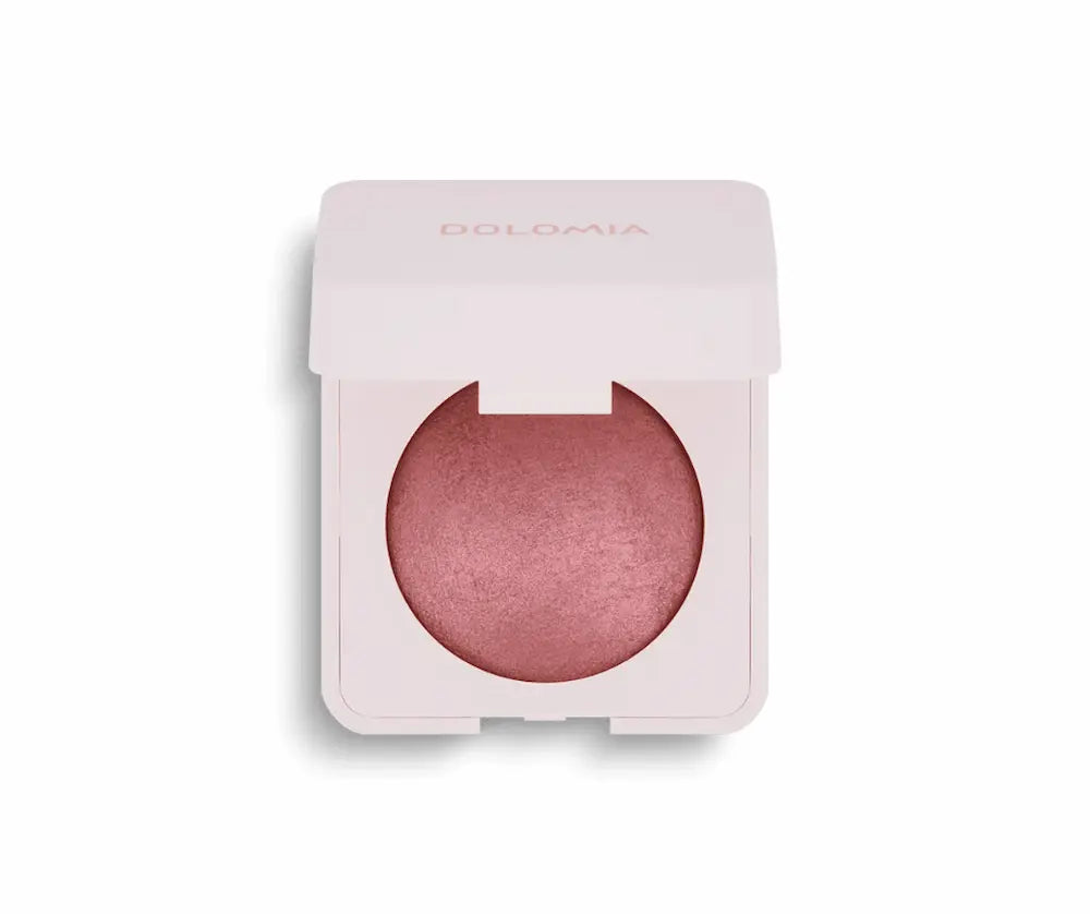 Dolomia Mineral Rouge in geöffneter rosafarbener Kompaktdose mit gebackenem Puder in beerigem Rosé, Vorderansicht