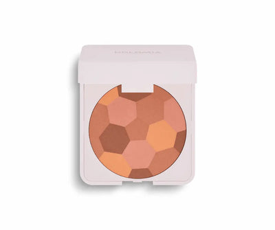 Dolomia Kompaktpuder in geöffneter rosa Dose mit Mosaikmuster aus Wabenfeldern in Braun-, Terrakotta- und Rosatönen, Vorderansicht.
