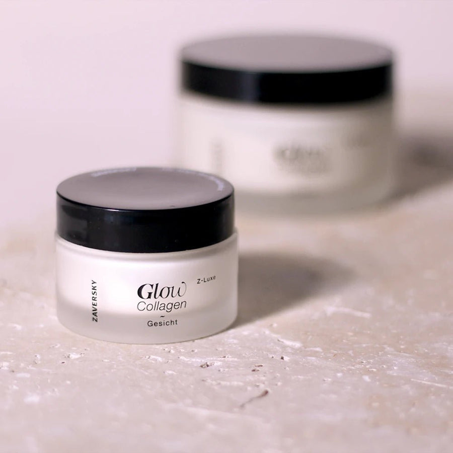 Zaversky Glow Collagen Gesichtscreme im weißen Tiegel mit schwarzem Deckel, vorne kleiner Tiegel, hinten größerer Tiegel unscharf