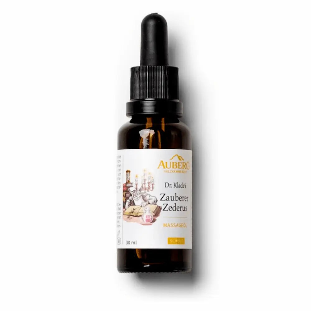 Braune Tropfflasche mit Pipette, Etikett „AUBERG – Dr. Klade's Zauberer Zederus Massageöl", Illustration mit Kerzen und Buch, 30 ml