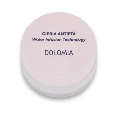 Runde rosafarbene Puderdose Dolomia Cipria Antietà mit Water Infusion Technology, geschlossen in Draufsicht.