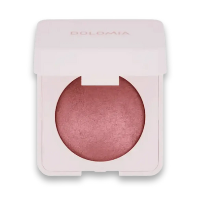 Dolomia Mineral Rouge in geöffneter rosafarbener Kompaktdose mit gebackenem Puder in beerigem Rosé, Vorderansicht