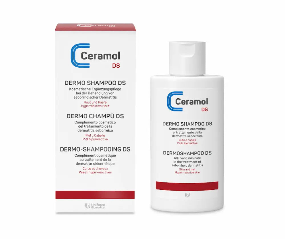 Ceramol DS Dermo Shampoo, weiße Flasche mit Klappverschluss neben weißer Faltschachtel, rote und blaue Aufschrift, Vorderansicht