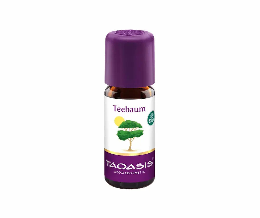 Taoasis Teebaum Aromakosmetik in brauner Glasflasche mit violettem Deckel, Etikett mit Baum-Motiv und Bio-Siegel, Vorderansicht