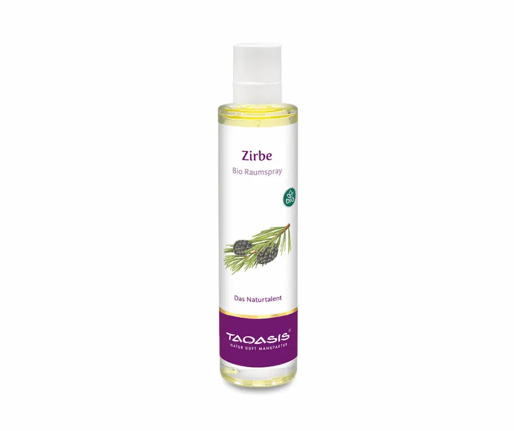 Taoasis Zirbe Bio Raumspray in transparenter Sprühflasche mit weiß-lila Etikett, Zirbenzweig-Motiv und Bio-Siegel, Vorderansicht